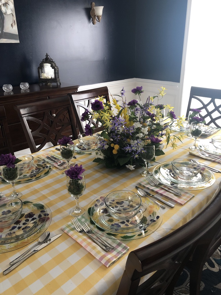 Fresh and Cheerful: A Spring to Summer Tablescape to Welcome the Season